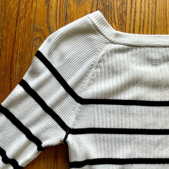 Express - Super Soft Lightweight Sweater - Large - Picture 8 of 8